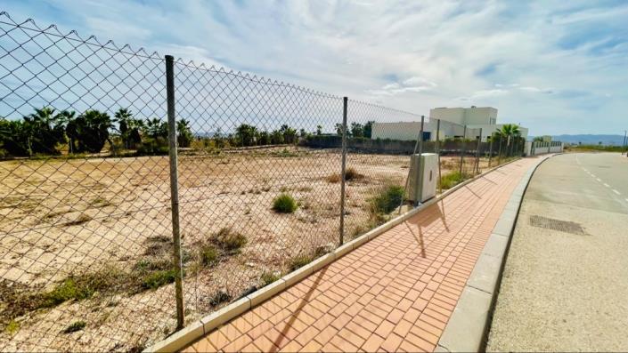 Image No.20-4 Bed Land for sale
