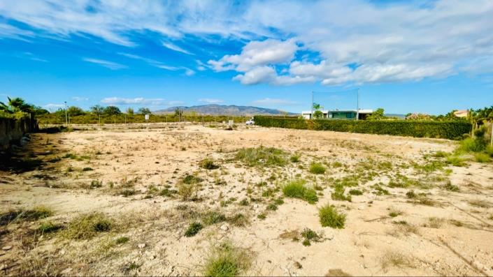 Image No.25-4 Bed Land for sale