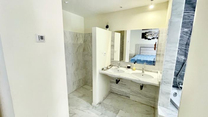 Image No.27-2 Bed Apartment for sale