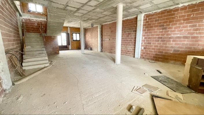 Image No.5-2 Bed Commercial for sale