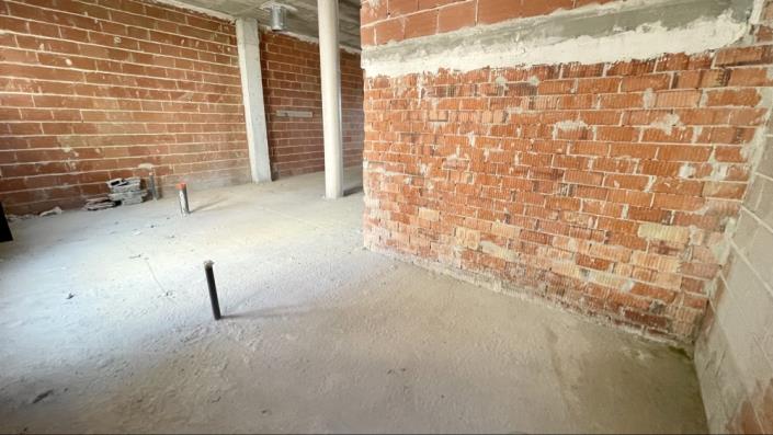 Image No.8-2 Bed Commercial for sale