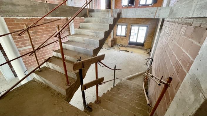 Image No.9-2 Bed Commercial for sale