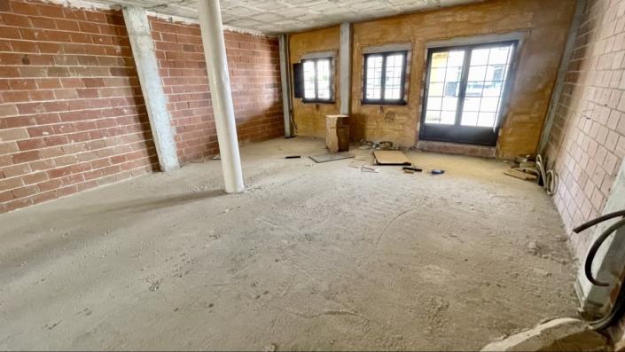 Image No.12-2 Bed Commercial for sale