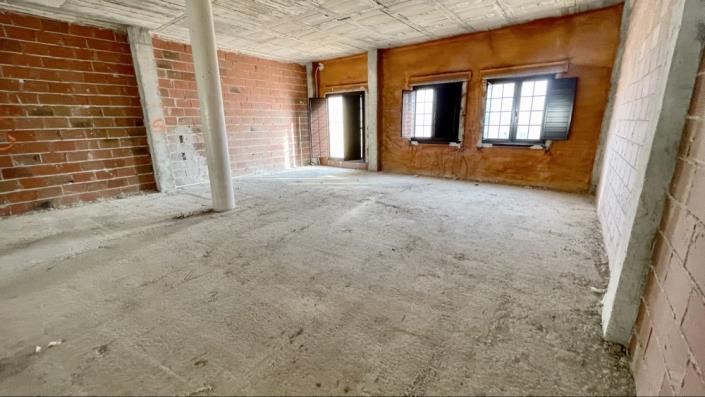 Image No.13-2 Bed Commercial for sale