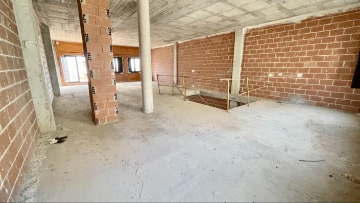 Image No.22-2 Bed Commercial for sale