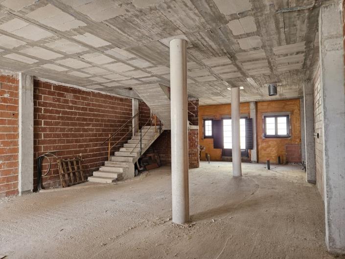 Image No.33-2 Bed Commercial for sale