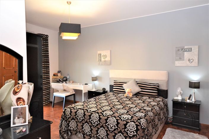 Image No.11-3 Bed Property for sale