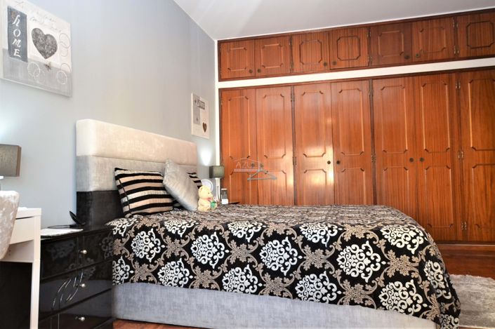 Image No.12-3 Bed Property for sale