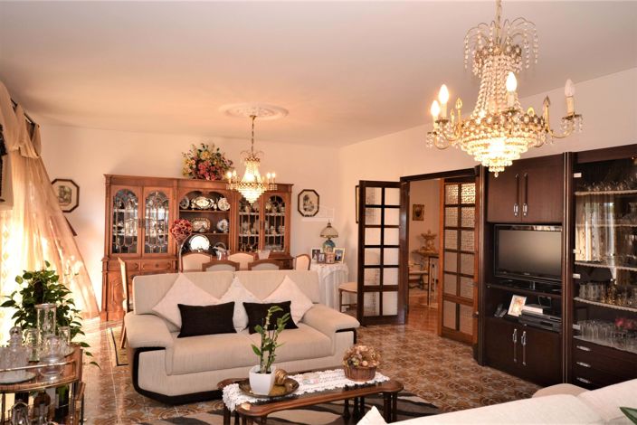 Image No.5-3 Bed Property for sale