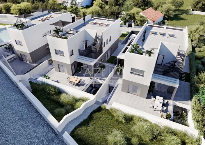 Image No.1-4 Bed Land for sale