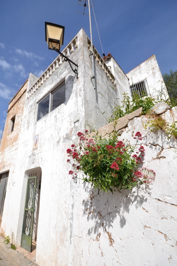 Image No.42-3 Bed Townhouse for sale