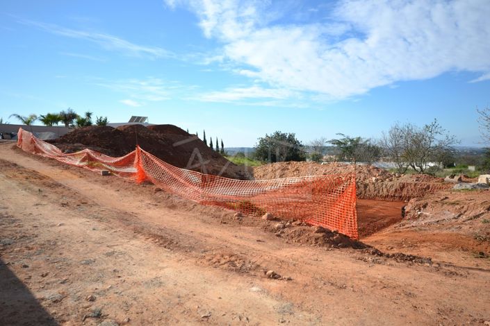 Image No.16-3 Bed Land for sale