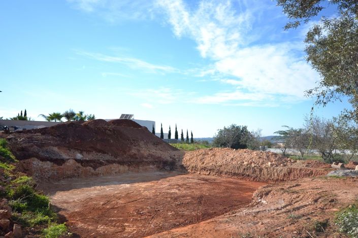 Image No.9-3 Bed Land for sale