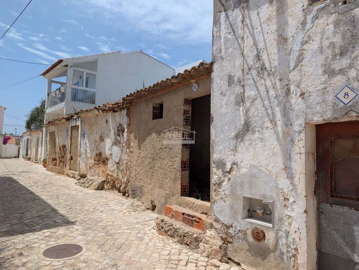 Image No.11-2 Bed Property for sale