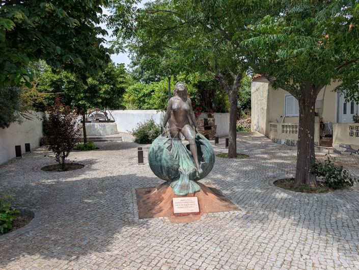 Image No.12-2 Bed Property for sale