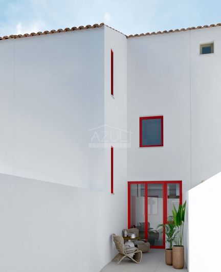 Image No.17-9 Bed Property for sale