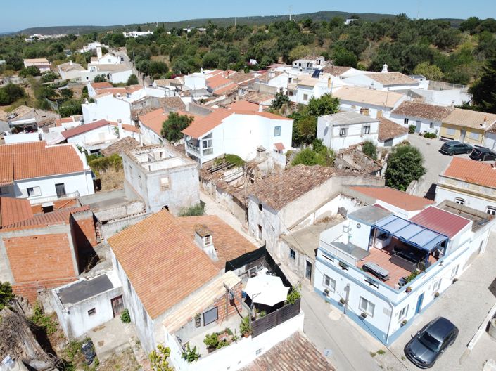 Image No.20-8 Bed Property for sale