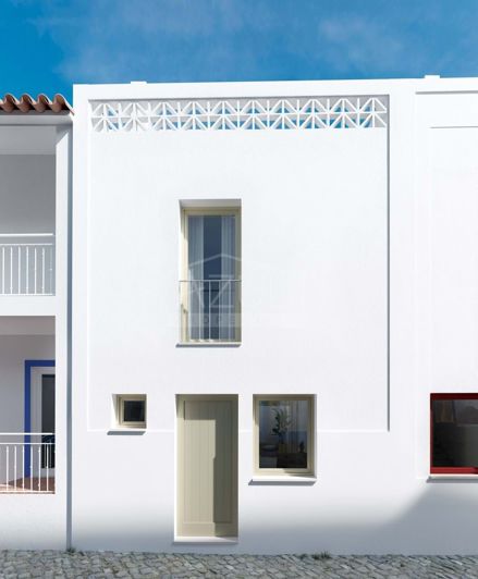 Image No.3-8 Bed Property for sale