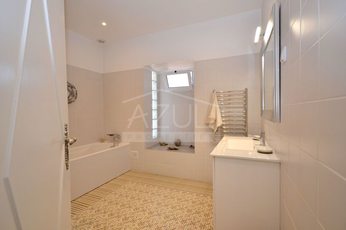 Image No.32-2 Bed Villa for sale
