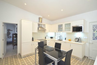 2425-352868-1254606e3c95c5e5ce938638595c7f664