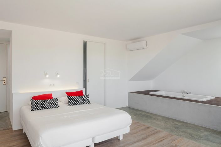 Image No.13-31 Bed Villa for sale
