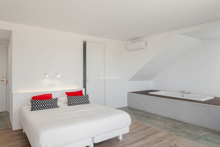 Image No.50-31 Bed Villa for sale