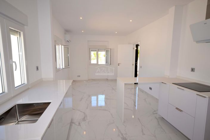 Image No.9-3 Bed Villa for sale