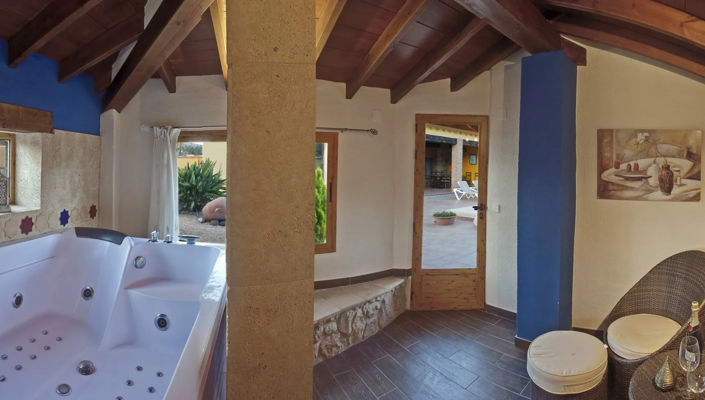 Image No.10-10 Bed Property for sale