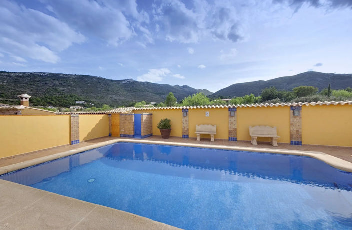 Image No.14-10 Bed Property for sale