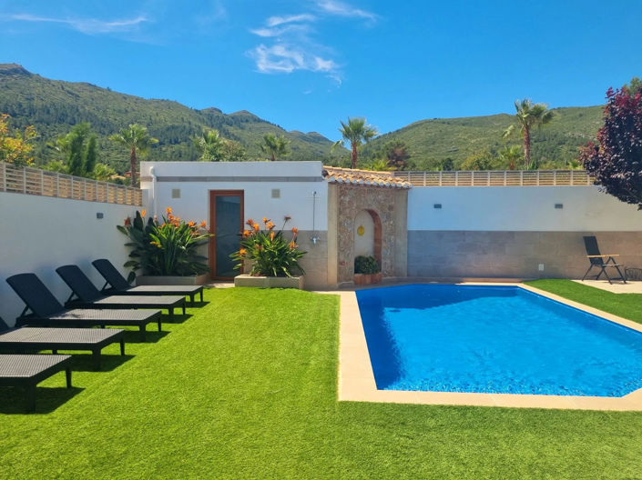 Image No.16-10 Bed Property for sale