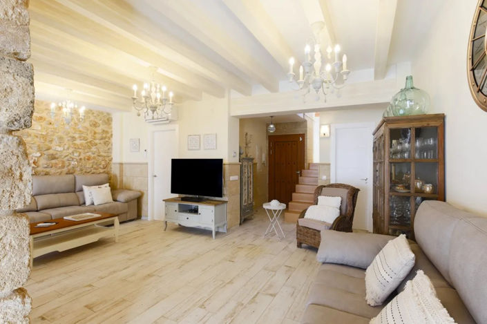 Image No.18-10 Bed Property for sale