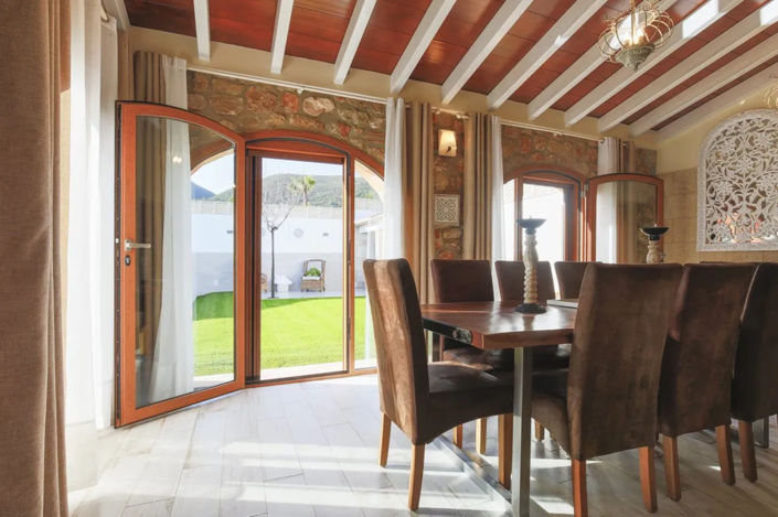 Image No.20-10 Bed Property for sale