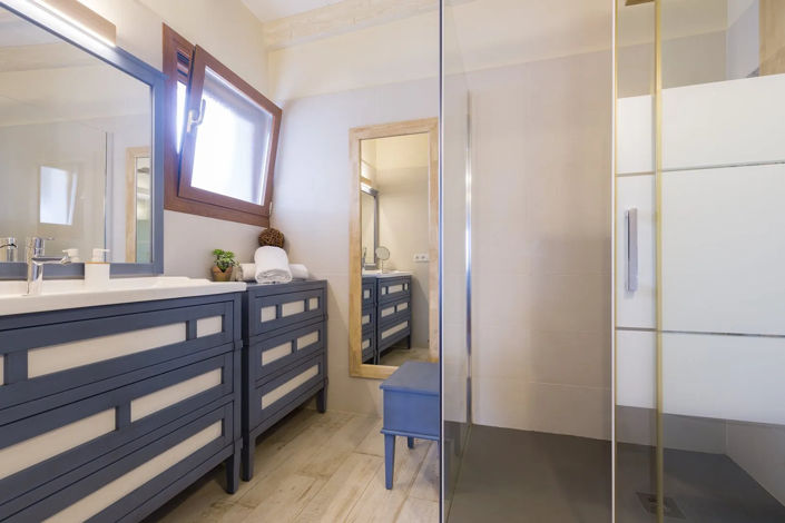 Image No.28-10 Bed Property for sale