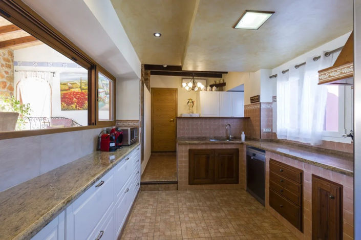 Image No.46-10 Bed Property for sale