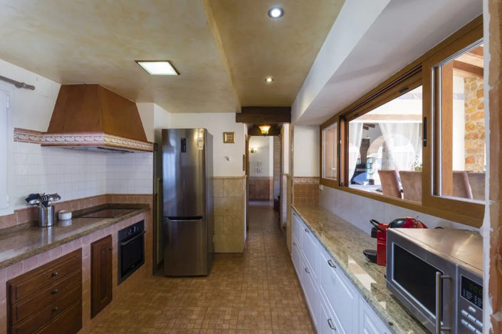 Image No.47-10 Bed Property for sale