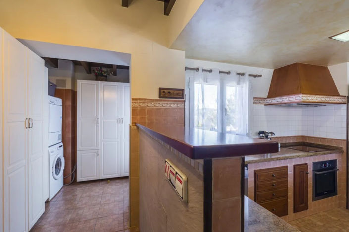 Image No.48-10 Bed Property for sale