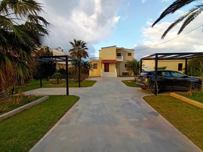 Image No.1-Villa de 4 chambres à vendre à Gerani