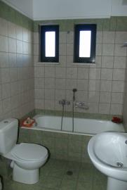 GREECE-CRETEpropertyforsaleapartment-1-blazis-house-bathroom-686x1024