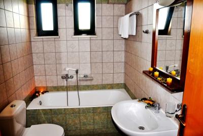 GREECE-CRETEpropertyforsaleapartment-2-blazis-house-bathroom-1024x686