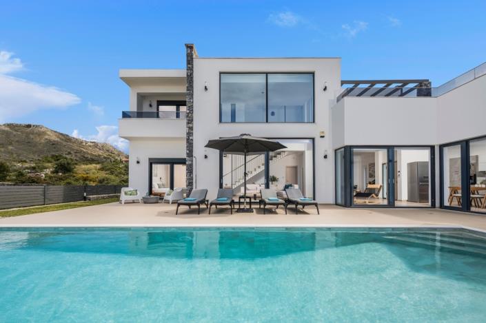 Image No.1-3 Bed Villa for sale