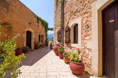 GREECE-HOTEL-FOR-SALE-IN-APOKORONAS3401-medium