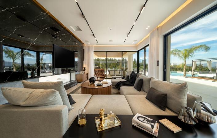 Image No.6-5 Bed Villa for sale