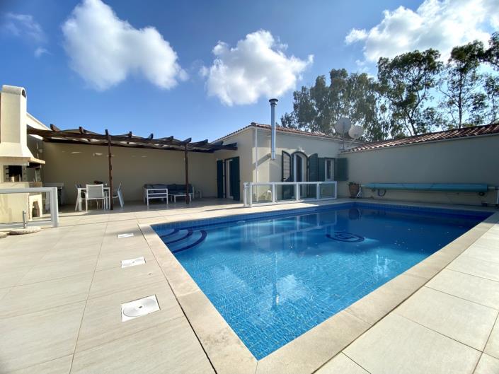 Image No.1-4 Bed Villa for sale