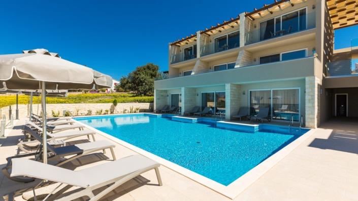 Image No.8-30 Bed House for sale