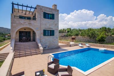 Luxury-Villa-for-sale-in-Almyrida-1