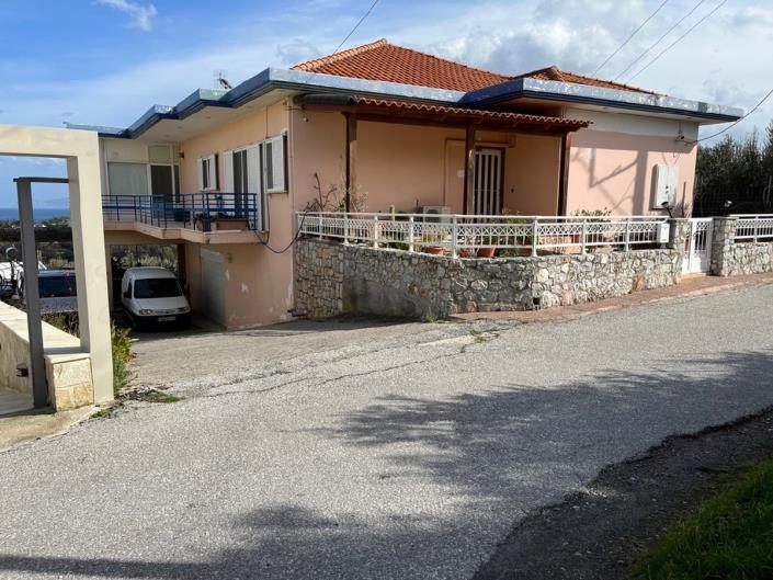 Image No.1-Maison de 4 chambres à vendre à Tavronitis