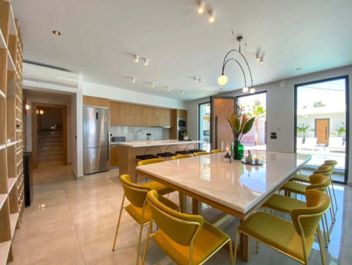 Image No.25-6 Bed Villa for sale