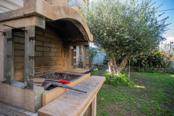 Image No.6-5 Bed House for sale