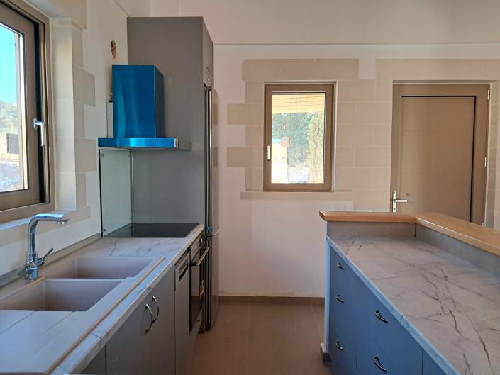 Image No.13-2 Bed House for sale