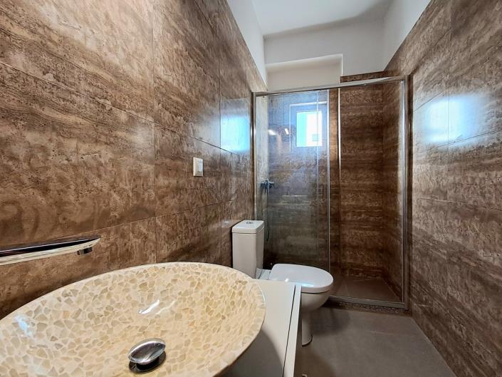 Image No.18-2 Bed House for sale